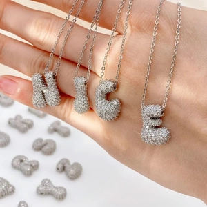 Glinsterende zilveren alfabet letter hanger ketting met zirkonia steentjes