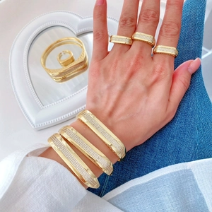 Parure de Bijoux en Cuivre Plaqué Or 18K Géométrique Micro-Pavé Zircone Bracelet Jonc Bague Ouverte pour Femmes