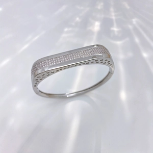 Bracelet jonc géométrique en argent plaqué or 18 carats serti de zircons cubiques brillants