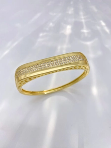 Bracelet géométrique luxueux plaqué or 18 carats avec cristaux de zircon scintillants