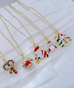 Set mit fünf goldenen Weihnachtsketten mit Weihnachtsmann, Schneemann und Rentieranhängern