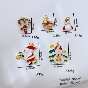 Set aus 18K vergoldeten Weihnachtshängern mit Nikolaus-, Elch- und Schneemann-Motiven