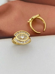 Detail von verstellbaren vergoldeten Evil-Eye-Ringen mit mikro-gefassten weißen Zirkonia
