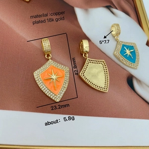 18 Karat vergoldeter Kupfer-Schildanhänger mit Zirkon-Nordstern und buntem Email