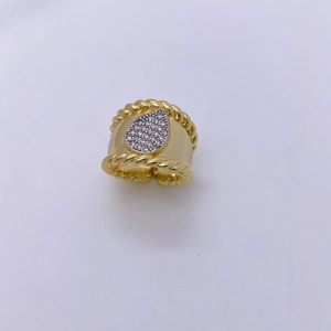 Bague large plaquée or avec bords torsadés et centre en cristal en forme de poire