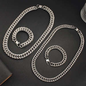 Ensemble collier et bracelet à mailles gourmette argentées en acier inoxydable pour homme