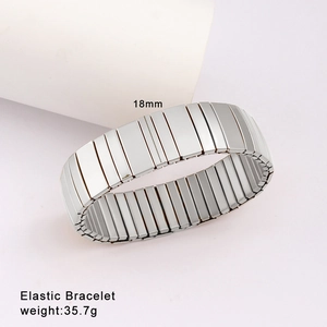 Detail view of 18mm elastic stainless steel bracelet with weight specifications