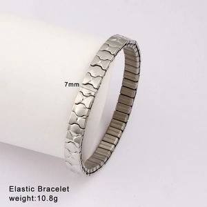 Detail shot of 7mm silver elastic bracelet showing 10.8g weight and steel texture