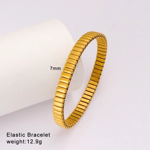 Detailed view of a 7mm golden elastic bracelet showing 12.9g weight and stretch feature