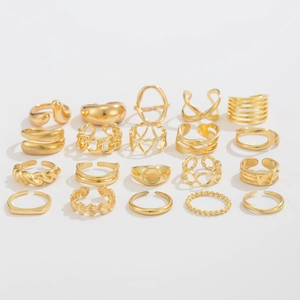 Collection de 20 bagues dorées aux formes de lave irrégulières et texturées