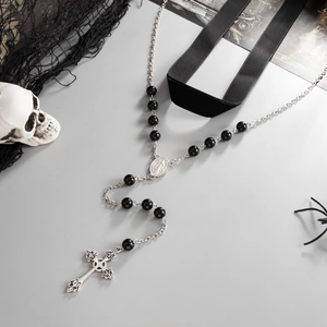 Collana gotica con perle nere, medaglia della madonna e ciondolo a croce traforata