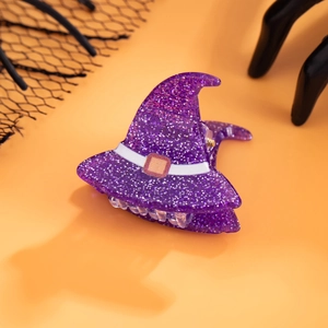 Détail d'une pince à cheveux chapeau de sorcier violette pailletée pour Halloween