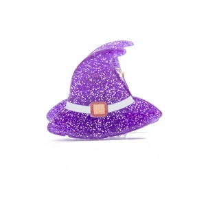 Macro d'une pince à cheveux chapeau de sorcière violet pailleté pour Halloween