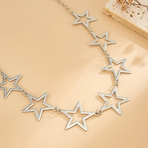 Chaîne de corps argentée style punk avec pendentifs étoiles ajourées minimalistes
