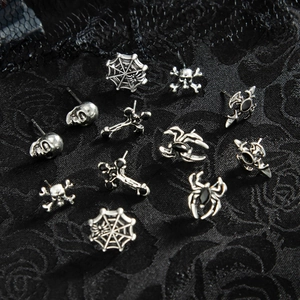 Set di orecchini gotici in argento con teschi, ragnatele e croci con pietre nere