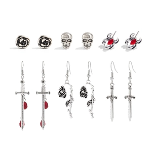 Set di orecchini gotici con teschi, croci e ragni in argento con gemme rosse lucide