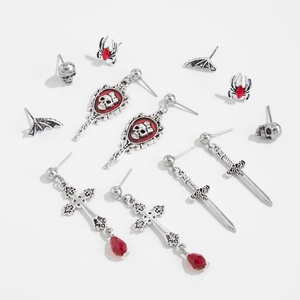 Set orecchini gotici Halloween con teschio, pipistrello, croce e gocce di sangue rosse