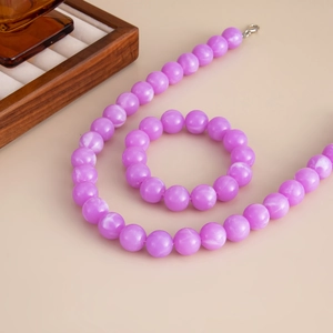 Details des lila böhmischen Acrylperlen-Halsketten und Armband-Sets mit Seidenglanz