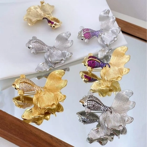 Eleganter Goldfisch Brosche Anstecknadel Für Damen Funkelnde Zirkonia Kupfer Tier Schalschnalle Für Party Bankett Schmuck Zubehör