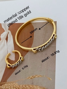 Detail von 18k vergoldetem Kupferkettenring und Armreif mit Größen- und Gewichtsangaben