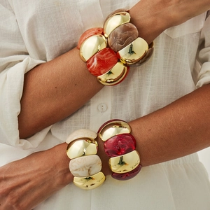 Retro resin and metal chunky stretch bracelet with amber marble texture for women