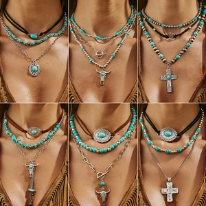 Collana a Strati in Lega Bohémien con Pendente a Forma di Testa di Toro e Croce in Turchese per Donna Gioielli Vintage Etnici