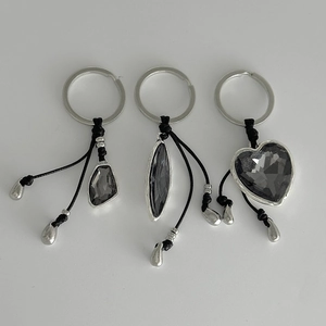 Minimalist Irregular Acrylic Gemstone Heart Shaped Bag Pendant For Women Alloy Metal Keychain Luxury Pants Chain Decor