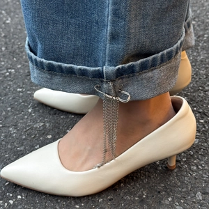Broche étoile avec chaîne à pompons pour jeans et vêtements en métal argenté