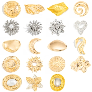 Broches métalliques plissées irrégulières aux designs créatifs variés en or et en argent