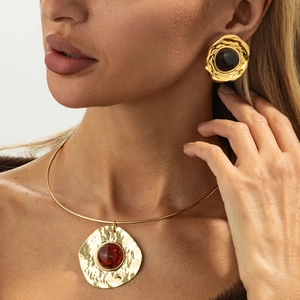 Retro gold hammered choker necklace and earring set with dark red resin gemstones
