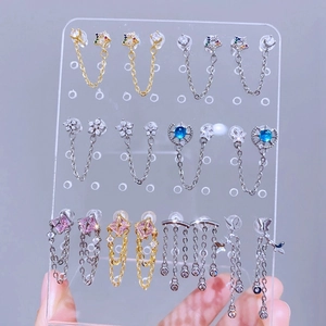 Ohrstecker-Set aus Titanstahl mit Kettenquasten und bunten Zirkon-Schmetterlingen