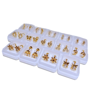 Funkelndes Zirkon Titanstahl Ohrring Set Gold mit Stern Herz Mond und Blumen Motiven