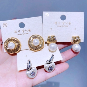 Elegante Vergoldete Kupfer Herz Geometrische Ohrstecker Mit 925 Sterlingsilber Ohrstecker-Stift Baumwollperle Strass Für Damen Büro Schmuck