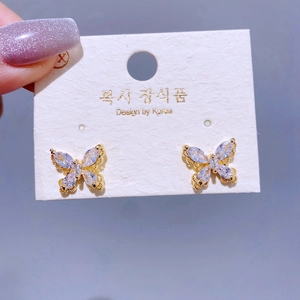 Elegante goldene Schmetterling Ohrstecker mit funkelnden Zirkonia und 925 Silberstecker
