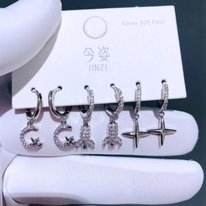 Detailliertes S925 Silber Ohrringe Set mit Mond-, Raketen- und Sternen-Zirkonia-Mikropflaster