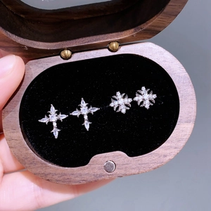 Titanstahl Zirkonia Kreuz Irisblüte Ohrknorpel-Ohrstecker Für Damen Süßer Cooler Helix-Piercing-Schmuck Mit Schraubverschluss