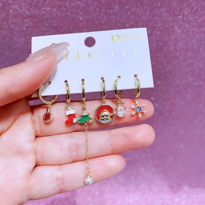 Juego de 6 pares de pendientes navideños con dijes festivos de Papá Noel y renos