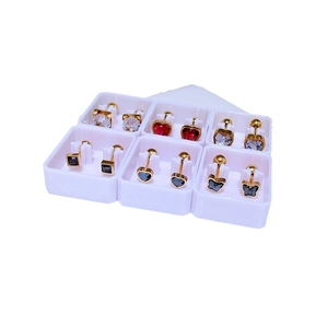 Set aus 6 minimalistischen Titanstahl-Ohrsteckern mit Zirkon und Herzformen in Gold