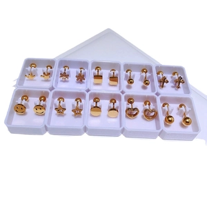 10-Paar-Set goldene Edelstahl-Ohrstecker mit Sternen und Herzen, Schraubverschluss