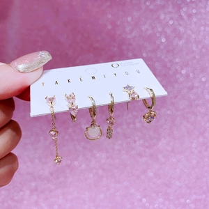 Ensemble de 6 boucles d'oreilles or rose avec cœurs roses et pampilles en zircon
