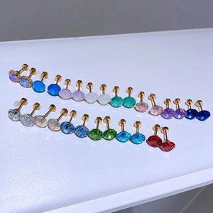 Funkelnde 8mm Rundkristall-Ohrstecker Set aus medizinischem Titanstahl mit Schraubverschluss