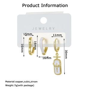 Detailansicht des 18K vergoldeten Ohrring-Sets mit Maßangaben und Zirkonia-Inlay