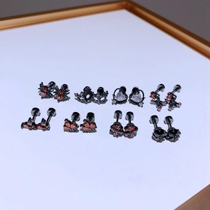 Gothic Ohrstecker Set aus Titan in Gunmetal mit Zirkonia Spinne und Herz Design