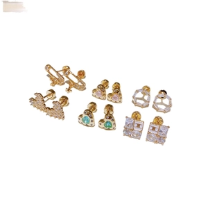 Set aus sechs goldenen Herz- und geometrischen Ohrsteckern mit Zirkonia-Verzierung