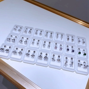 Funkelnde Zirkonia Ohrstecker in Stern-, Herz- und Blumenform mit Schraubverschluss