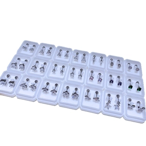 Funkelndes Zirkonia-Ohrstecker-Set aus Titanstahl mit diversen geometrischen und Blumenformen