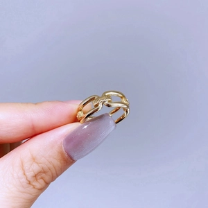 Detail of a gold hollow chain ring featuring fine textured engravings on the surface