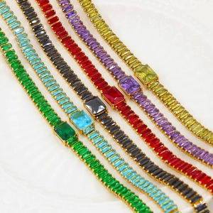 Ensemble de Bijoux Rétro en Acier Inoxydable Plaqué Or avec Zircons Colorés Taille Baguette pour Femmes Collier et Bracelet Tennis Géométriques