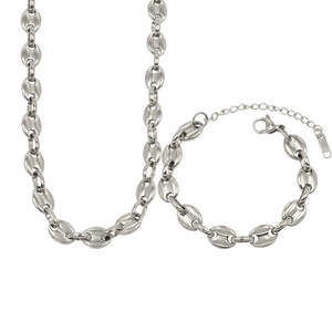 Details zum silbernen Kaffeebohnen-Schmuckset mit gebürsteter Metalloberfläche