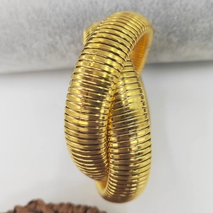 Minimalistisches doppellagiges vergoldetes Edelstahl Schlangenarmband flexibel gewunden